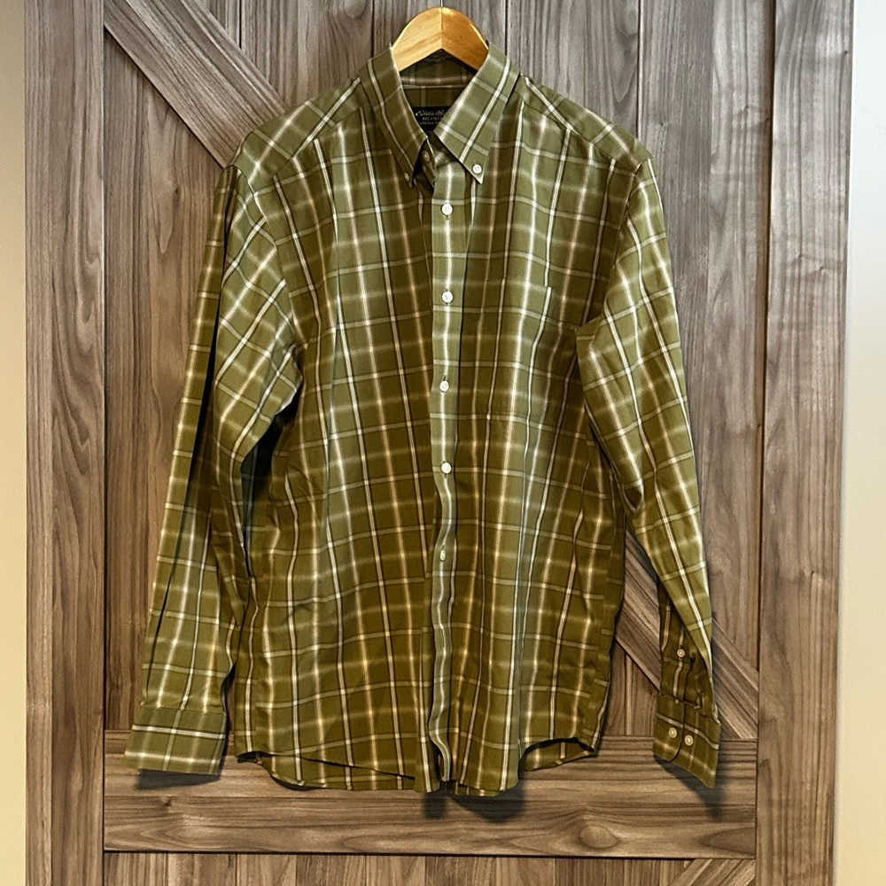 Eddie Bauer Men’s Relaxed Fit Earth tone olive green Plaid Shirt – Size Large